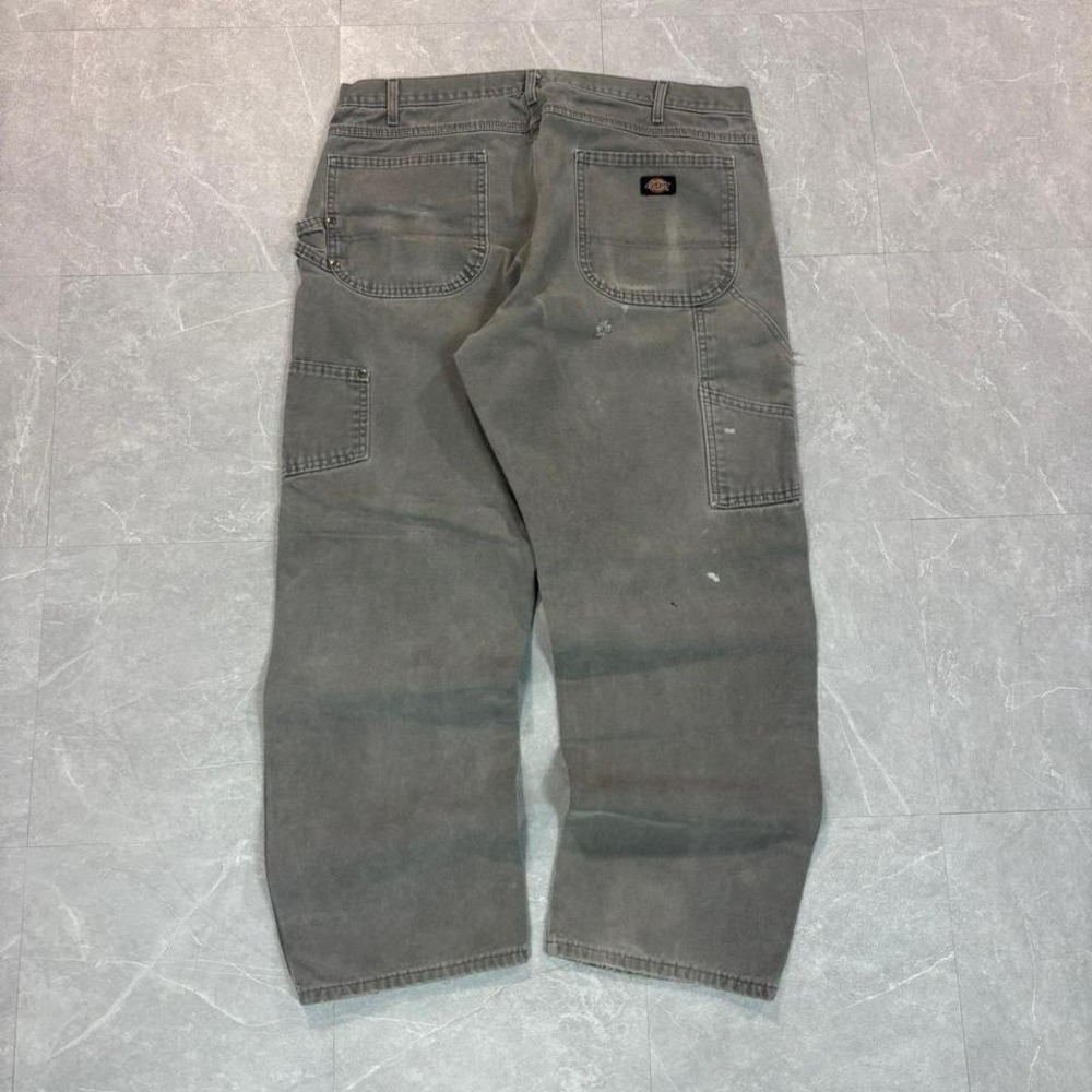 Grey Dickies carpenter‎ pants with paint stains